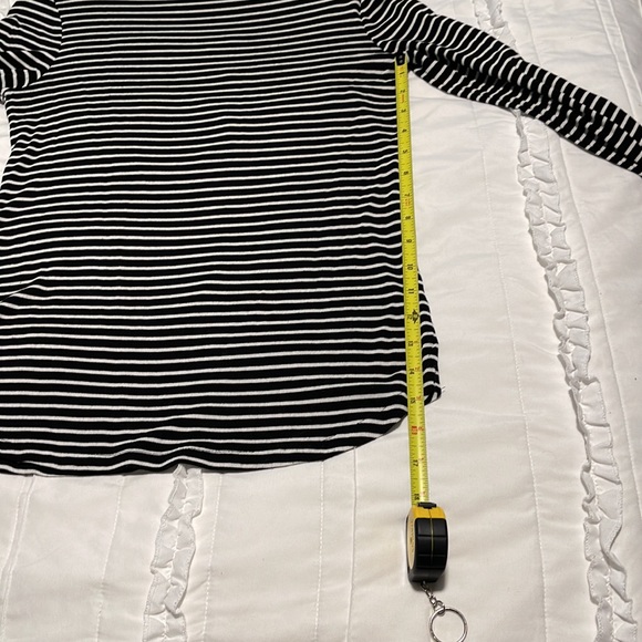 EUC Ann Taylor Mock Neck Balloon sleeve Top - Picture 6 of 9